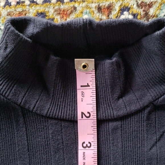 ANN TAYLOR Sleeveless Mock-Turtle Sweater Knit Top - Medium - GUC - Picture 8 of 10